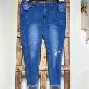 Crystal rock medium wash denim jeans/capris. Size 22. EUC.